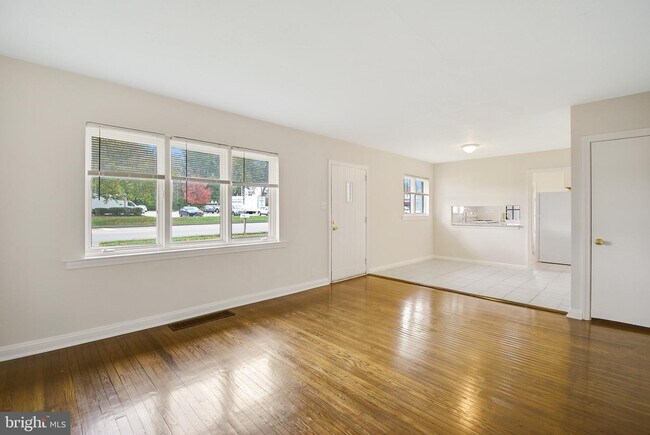 Building Photo - 2033 Sproul Rd