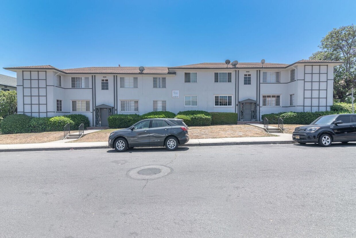 Primary Photo - 4026 West Blvd