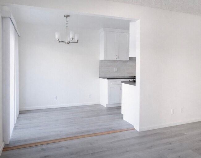 Building Photo - 812 Larch St
