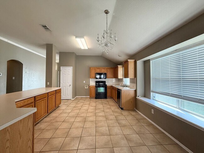 Foto del edificio - 6716 Spencer Dr