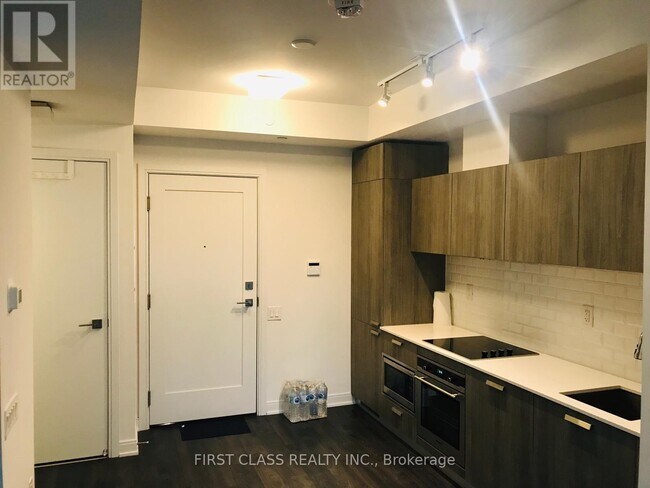 Building Photo - 50 Charles St E