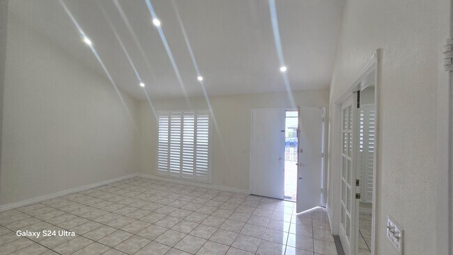 Foto del edificio - 16219 Mt Lowe Cir
