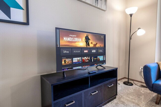 Foto del edificio - 2416 S Tiger Lily Dr