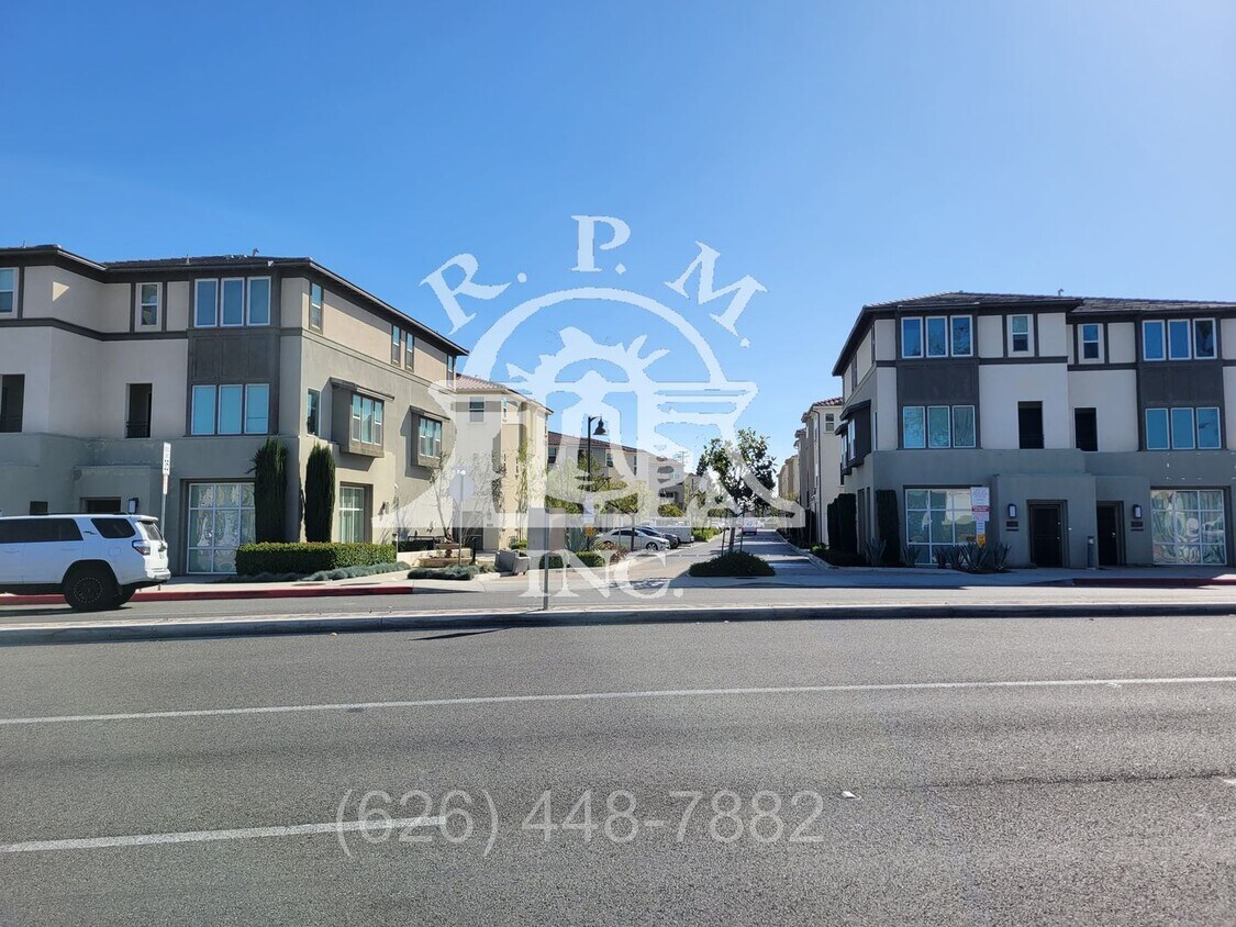 Foto principal - Modern 3-Story Townhouse in El Monte, CA.