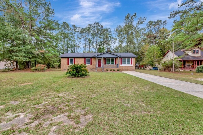 Building Photo - Beautifully Renovated 4-Bedroom Home on Ha...