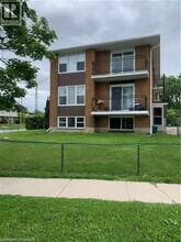Building Photo - 6 Elmsdale Dr