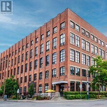 Building Photo - 43 Hanna Ave