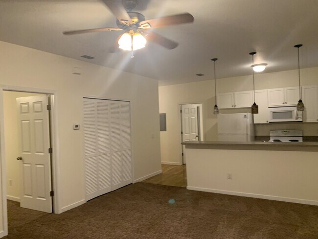 Foto del edificio - Historic Lincolnville Roommate-Ready Apartment!