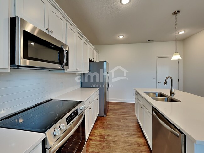 Building Photo - 419 Golden Maple Pl