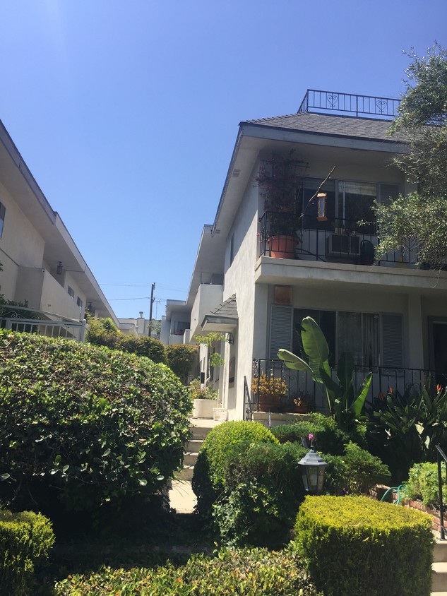 11927 Kiowa Ave, Los Angeles, CA 90049 Apartments in Los Angeles, CA