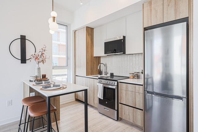 2-Bed, 2-Bath: Kitchen - Daniels MPV2
