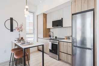 2-Bed, 2-Bath: Kitchen - Daniels MPV2