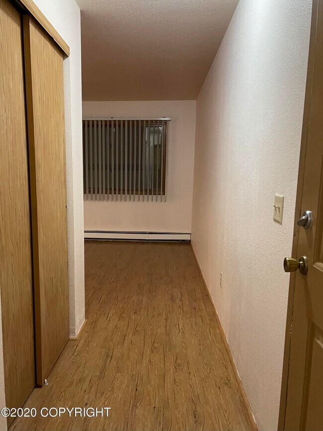 Foto del edificio - 3570 W Dimond Blvd