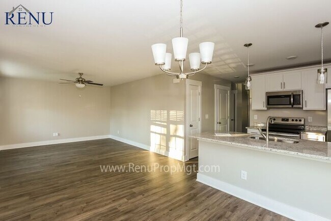 Building Photo - Available Now!! **$0 APPLICATION FEE