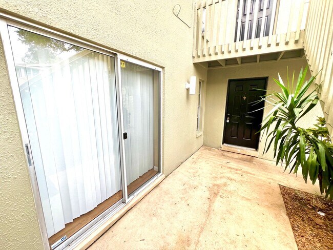 Building Photo - Ground Floor 2BD/2BTH Condo Steps Away Fro...