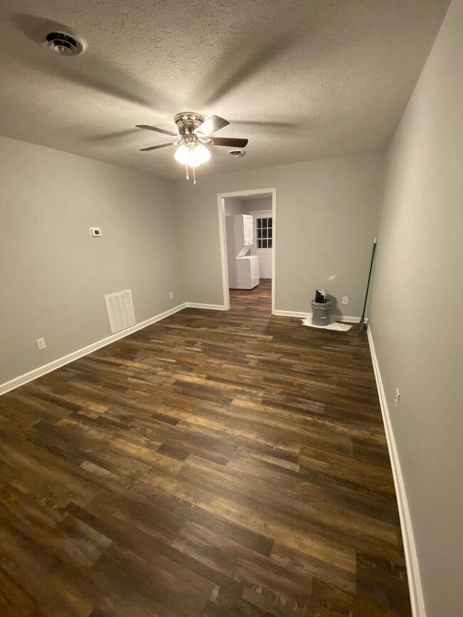 Entrance/living room view 1 - 1205 Redden Ln