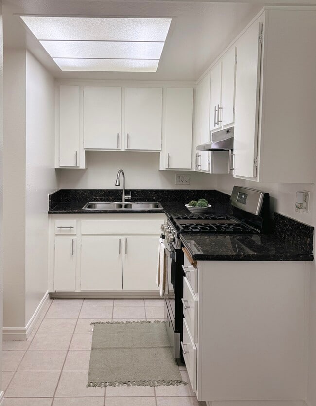 Building Photo - Stoneridge Apartments