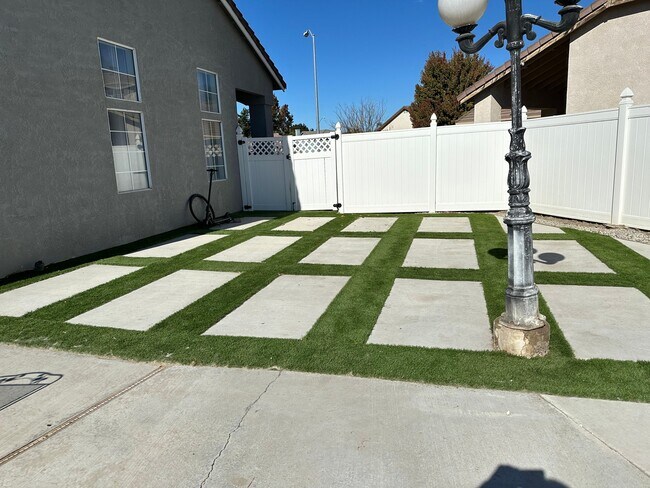 Building Photo - 14825 Harbor Ct