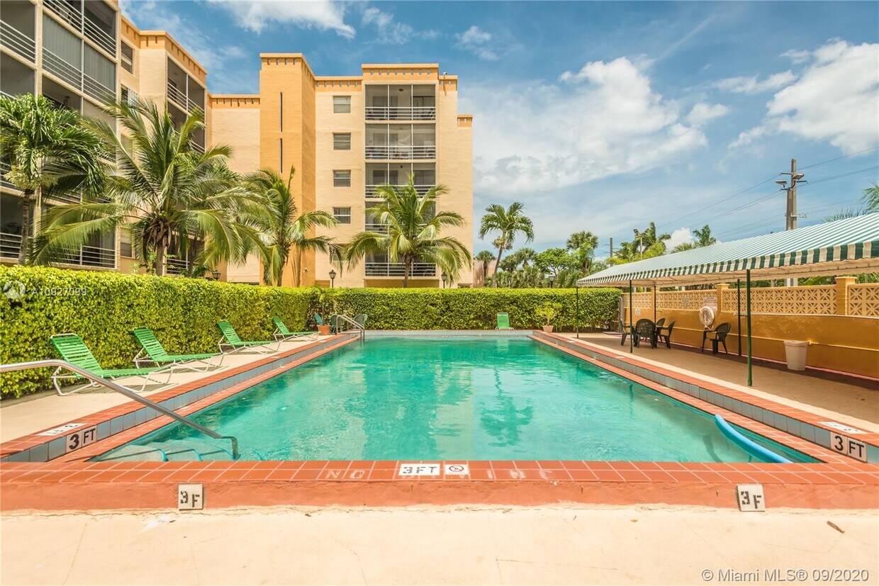 Foto principal - 2935 NE 163rd St