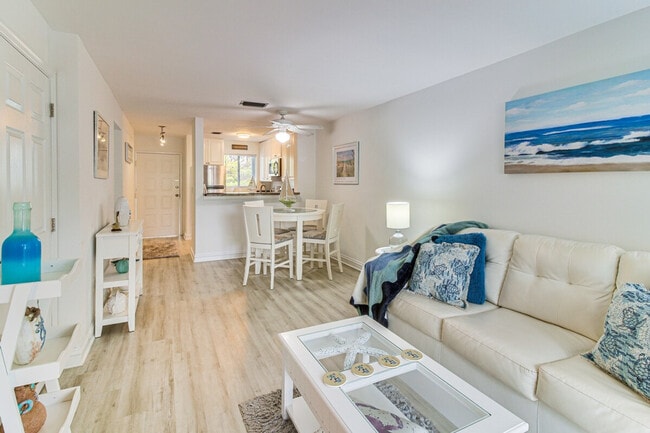 Foto del edificio - 9860 Leeward Ave