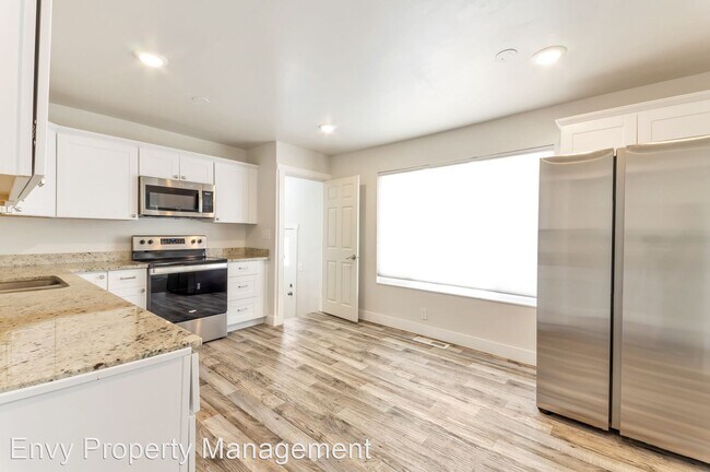 Foto del edificio - 5 br, 2.5 bath House - 674 9th st