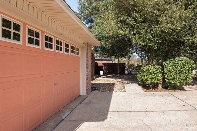 Building Photo - 3315 Bauer Rd