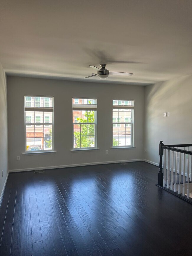 Building Photo - Beautiful SFH 3Bd/4.5Bth TH in Hanover!