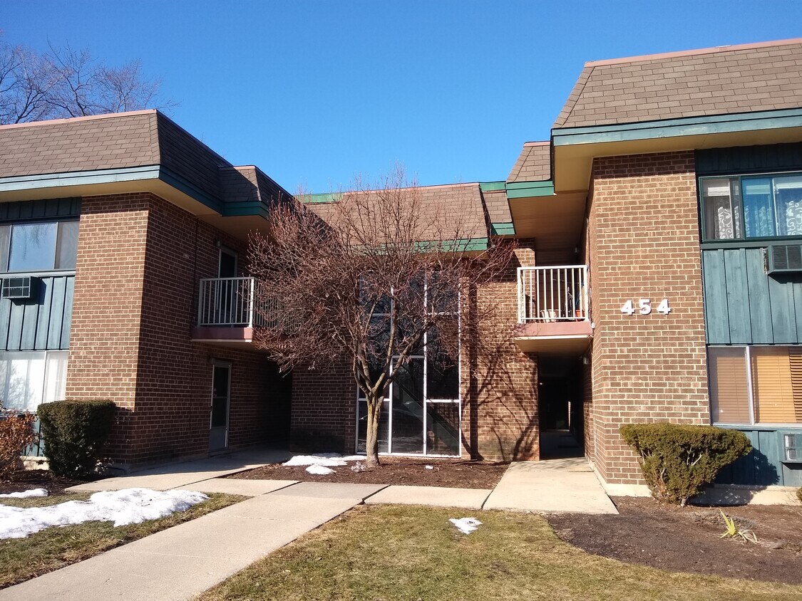 454 S Spring Rd Unit 3, Elmhurst, IL 60126 Condo for Rent in