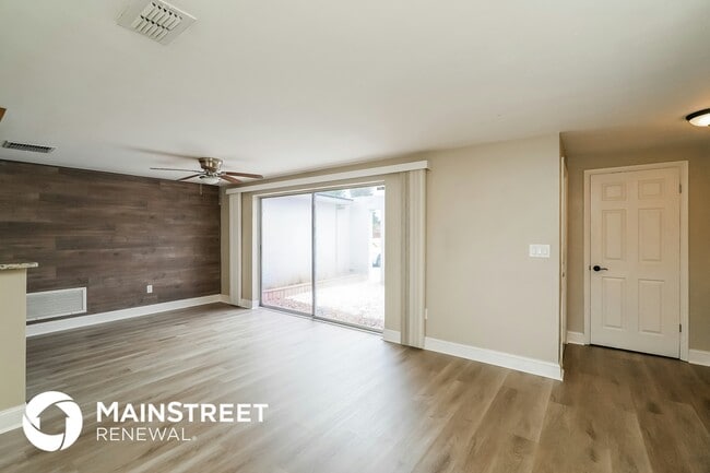 Building Photo - 3452 Brookfield Dr