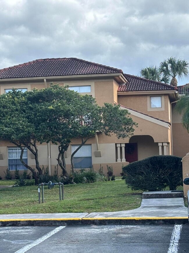 Foto del edificio - 4831 Via Palm Lakes