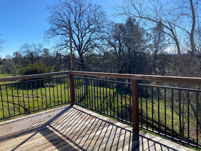 Building Photo - Upcoming vacancy!  Well maintained home on...