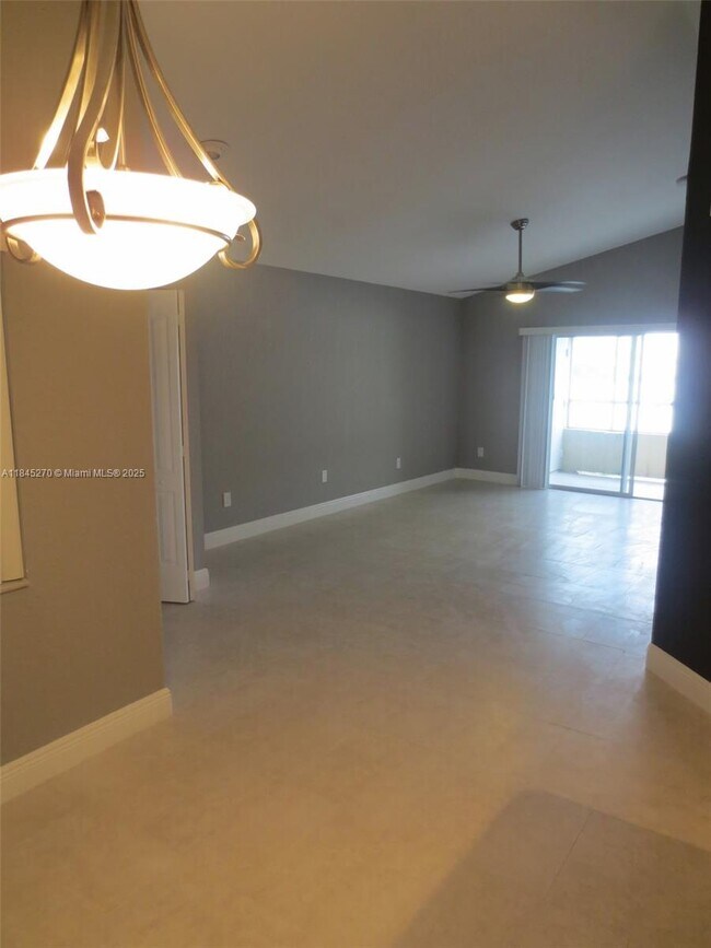 Building Photo - 2850 N Oakland Forest Dr