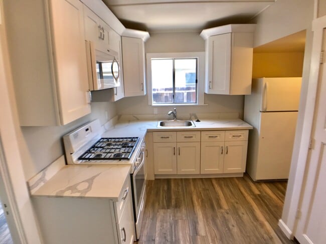 Foto del edificio - 528 E Washington Ave