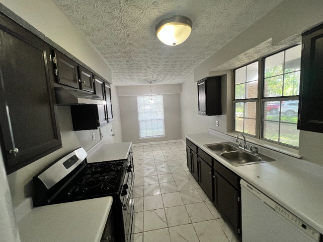 Building Photo - 324 Blue Heron Dr