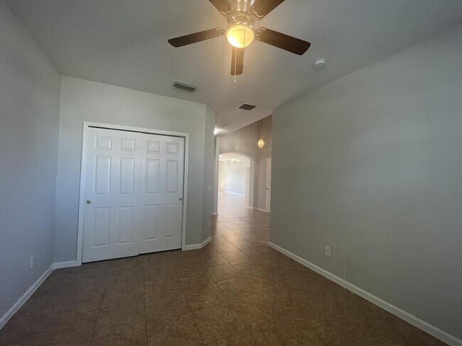 Foto del edificio - 414 Fern Lake Dr