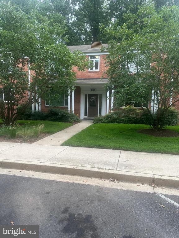 Foto principal - 10309 Montrose Ave
