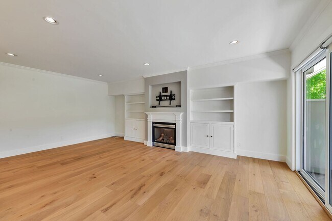 Foto del edificio - Remodeled 2-Bedroom 2-Bath Menlo Park Condo