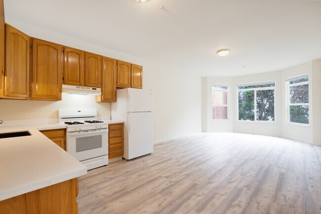 Building Photo - 5858 Mission St