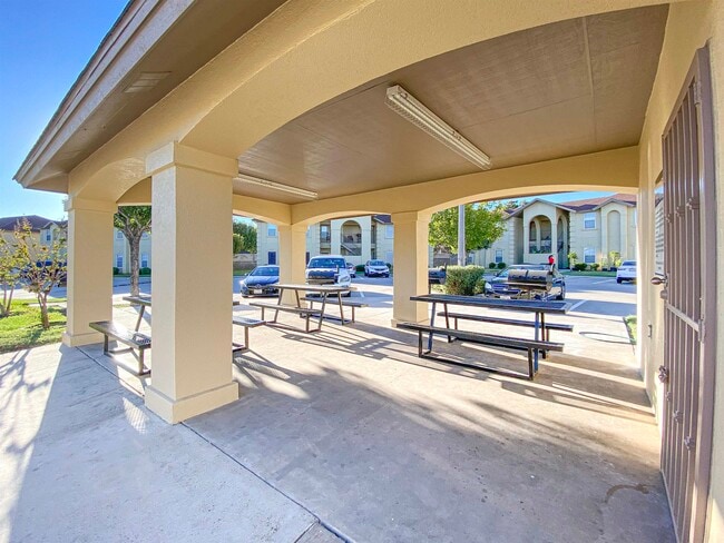 Foto del edificio - 9804 Cantera Ct