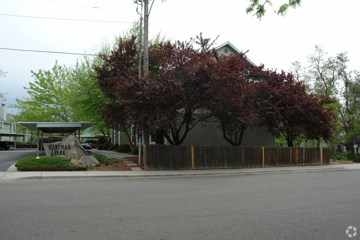 Foto del edificio - Hartman Park Apartments