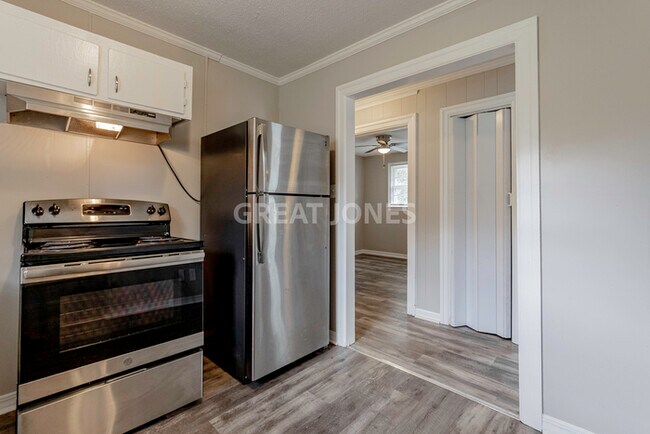 Foto del edificio - NOW OFFERING $250 OFF FIRST FULL MONTH IF ...
