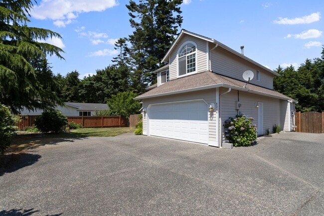 Building Photo - 3 Bed 2.5 Bath - Excellent Condition - NAS...