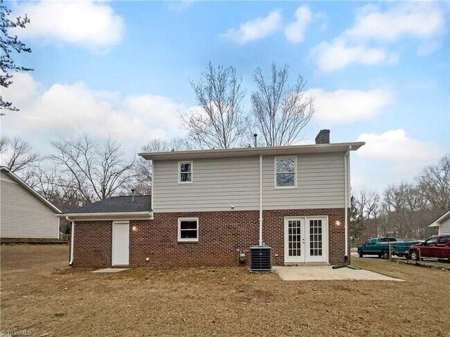 Foto del edificio - 5712 Landerwood Dr