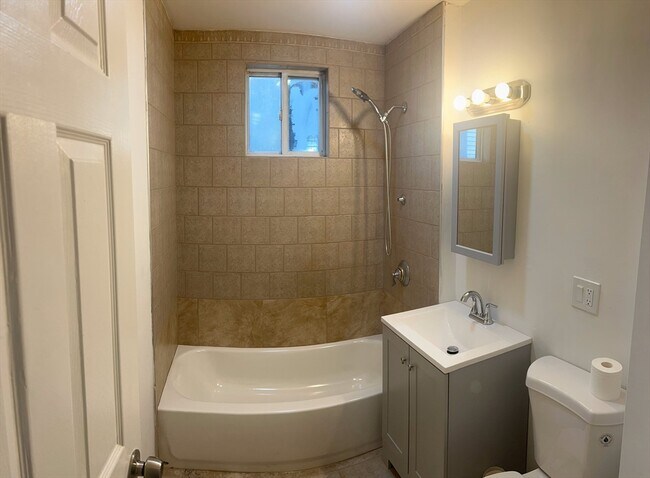 Foto del edificio - 46 Theodore St