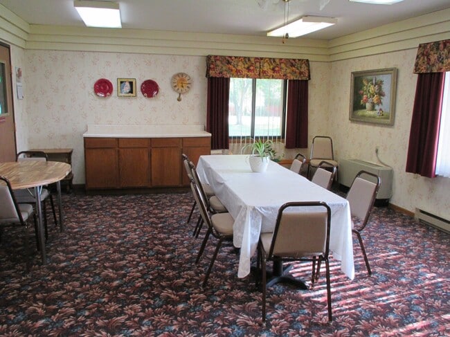 Willow Square Community Room - Willow Square