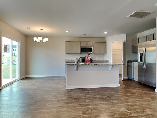 Building Photo - Coming Soon! Burnside Farms near USC, Fort...