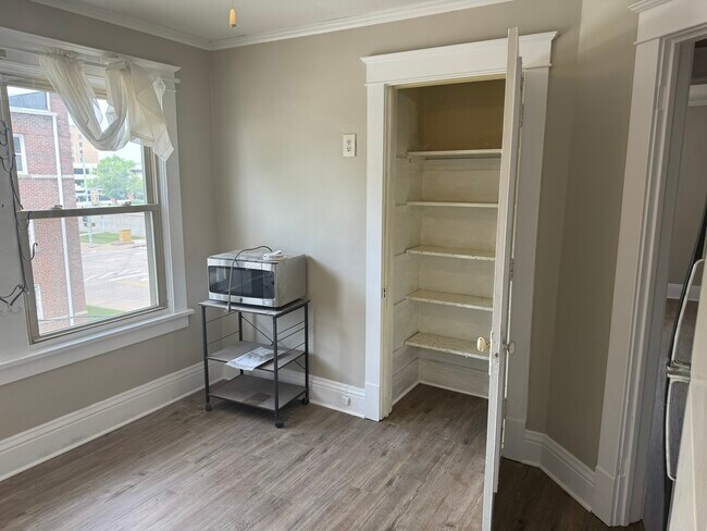 Building Photo - 711 16th St