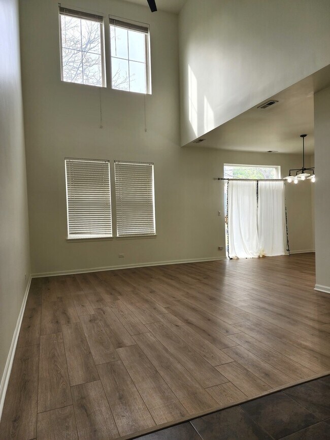 Foto del edificio - 2884 Falling Waters Ln
