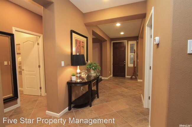 Building Photo - 5 br, 4 bath House - 102 N. Hancock Park Dr