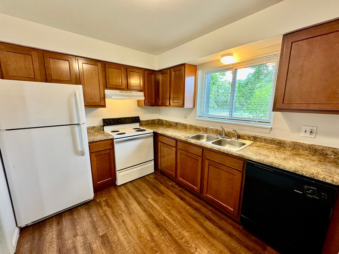 Primary Photo - 1100 W Michigan Ave